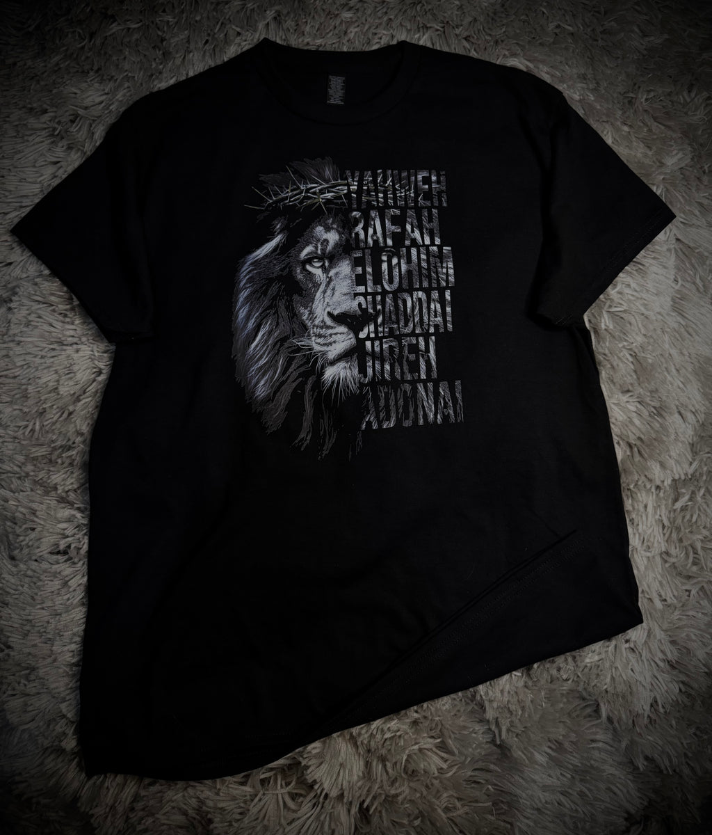 Camisa “muchos nombres, un solo Dios”